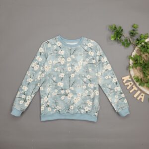 Bluza Białe Kwiaty na Niebieskim Tle